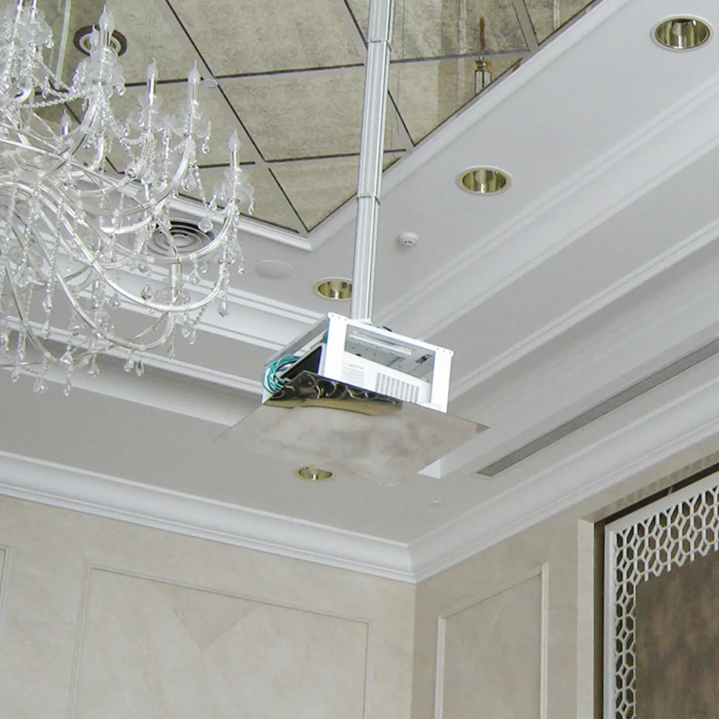 Lift máy chiếu âm trần PLD — hình ảnh chi tiết từ hãng