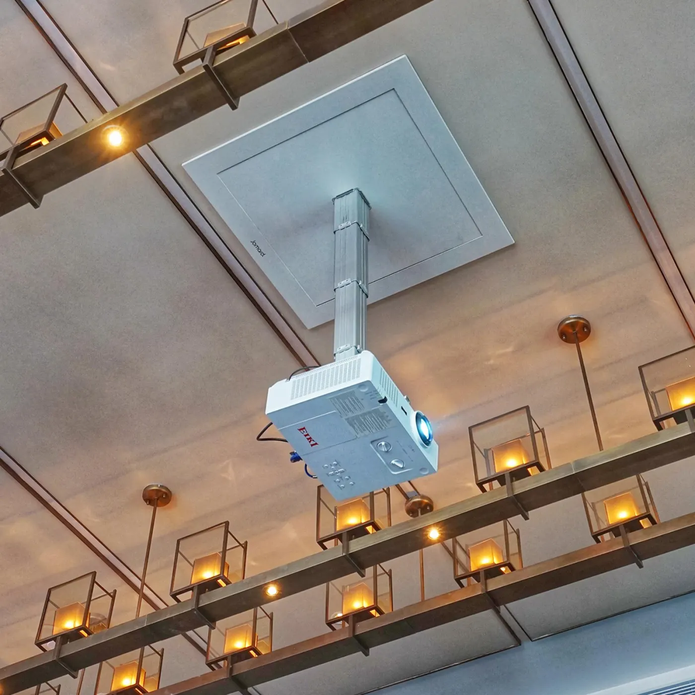 Lift máy chiếu âm trần TZP-802/1202BR — hình ảnh chi tiết từ hãng